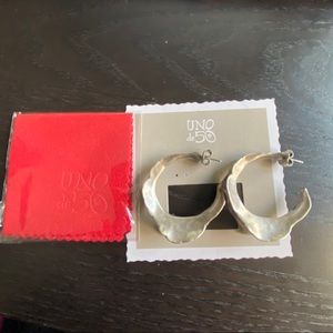 Uno de 50 Swagy earrings